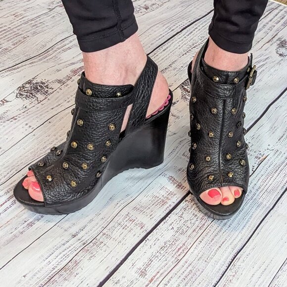 Juicy Couture NWOB 7M Wheeler Open Toe Wedge Heel Sandals Black Soft Leather - Picture 3 of 12